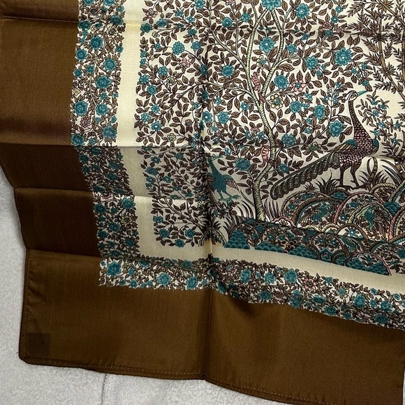 Vintage Liberty of London silk scarf - Picture 5 of 7